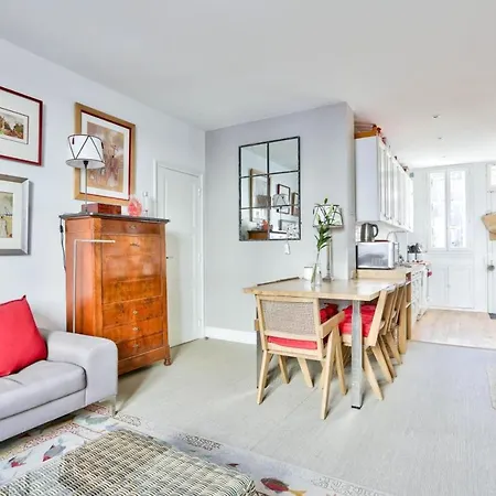 Cozy For 2 In The 16th Arrondissement
