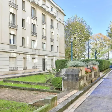 Cozy For 2 In The 16th Arrondissement